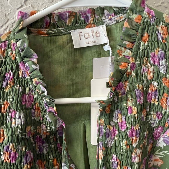 NWT Fate Green Floral Blouse with Ruffle Details Size Medium - Picture 4 of 9